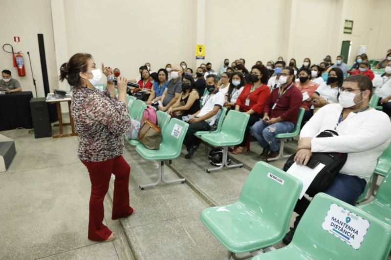 Secretaria de Educação orienta equipes escolares sobre diretrizes do Programa Auxílio Brasil