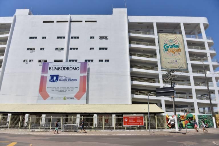 Elevador despenca e funcionário do Liceu de Artes em Parintins fica ferido