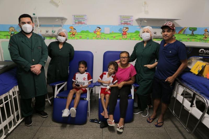 Equipe multiprofissional da SES-AM que auxiliou na recuperação de irmãos de Manicoré se sensibiliza com a alta