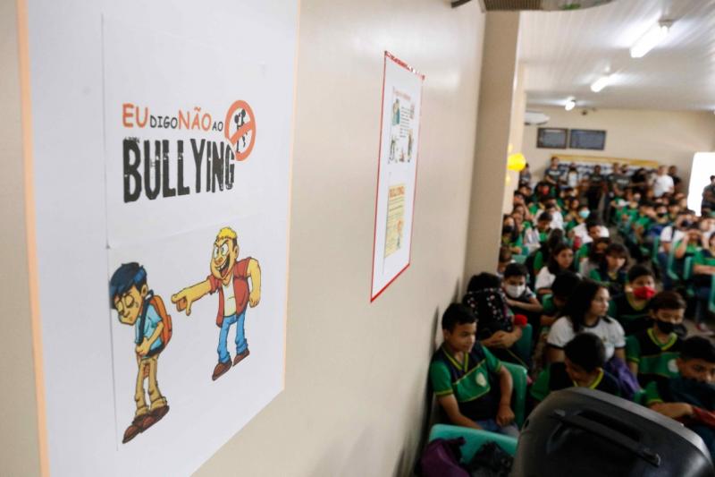 Escola da rede estadual realiza atividades para conscientizar estudantes sobre cyberbullying