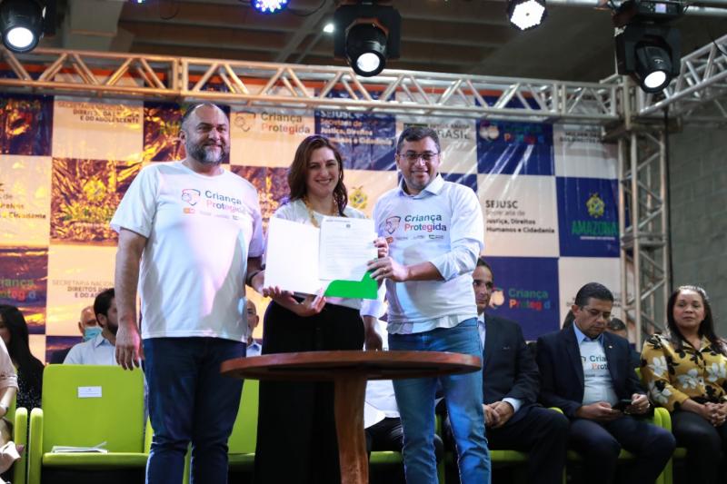 Wilson Lima e ministra Cristiane Britto assinam Pacto Nacional para Redução da Letalidade Infanto-juvenil no Amazonas