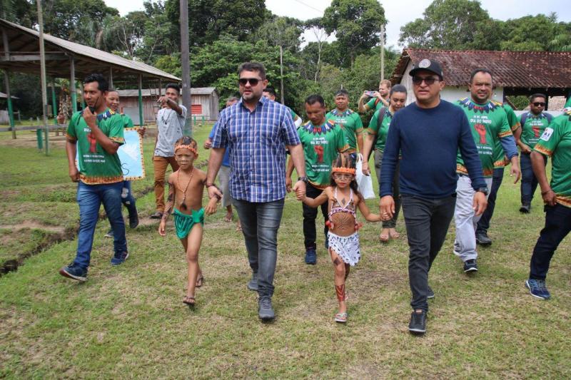 Glenio Seixas prestigia abertura de evento em alusão ao Dia de luta e resistência em aldeia Sateré-Mawé