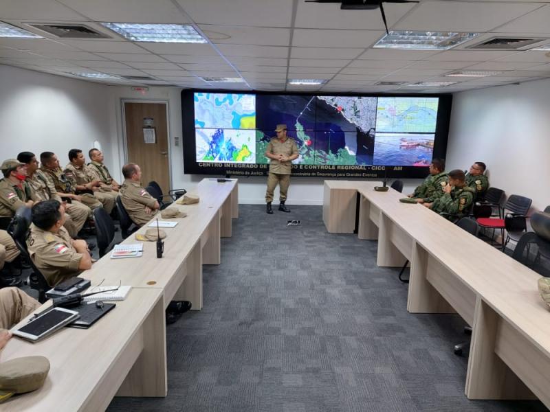 Bombeiros intensificam procura por paraquedista e ampliam buscas em ambiente de selva
