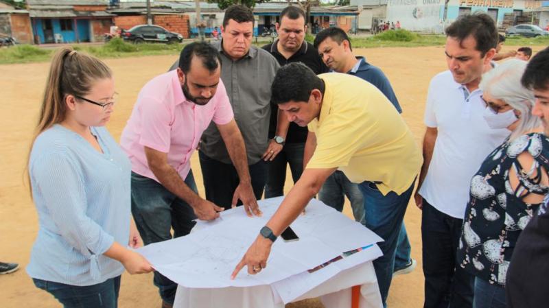 Prefeito Bi Garcia dá ordem de serviço para construção de escola no bairro Paulo Corrêa