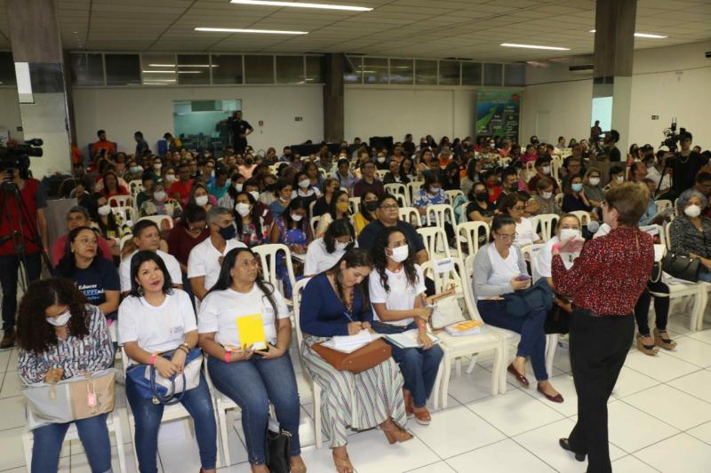 Visando melhorias, Secretaria de Educação forma profissionais em programa de correção de fluxo
