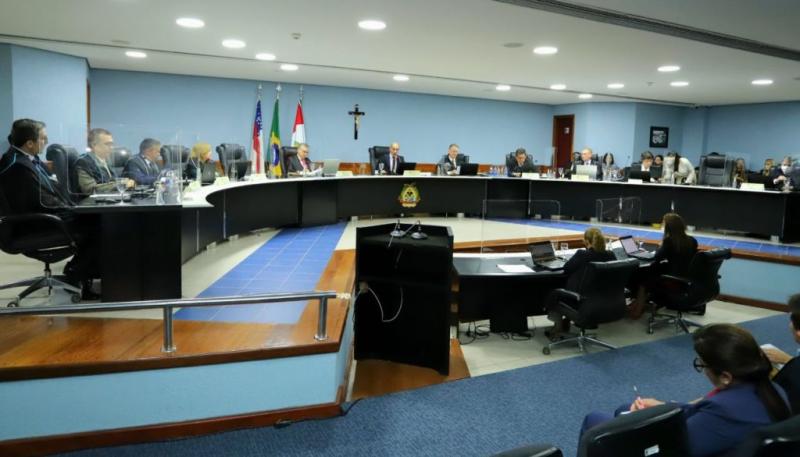 Pleno do TCE-AM multa ex-presidente da Câmara de Boca do Acre em mais de R$210 mil