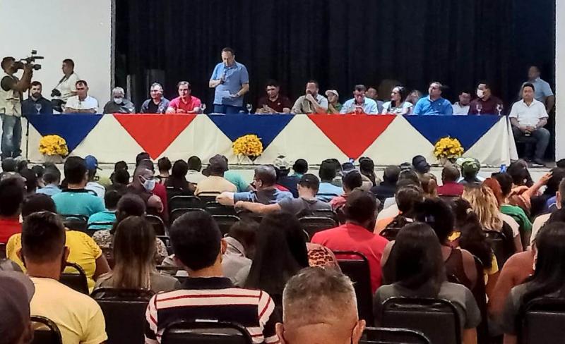 Bi Garcia e deputado Silas Câmara reúnem apoiadores para encontro político em Parintins