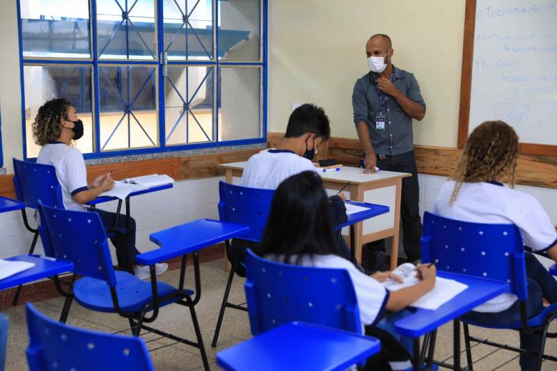 Governo do AM prorroga inscrições de pós-graduação gratuita para professores e pedagogos até 31 de maio