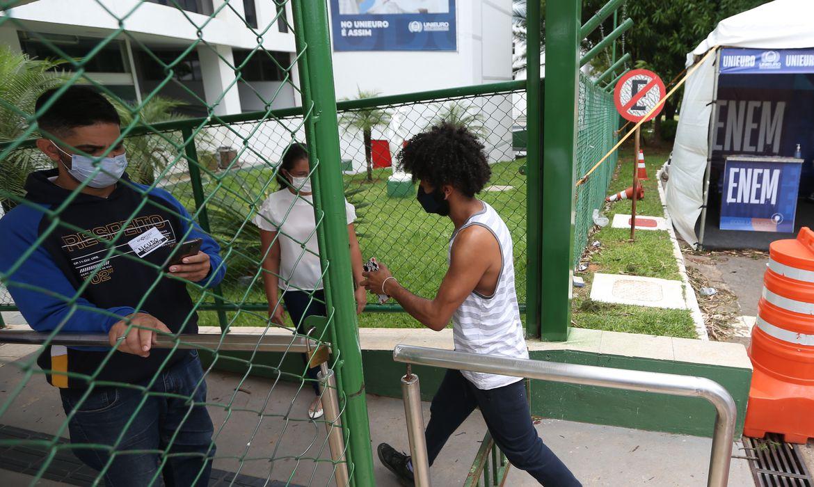 Enem 2022 tem 1 milhão de inscritos no primeiro dia Enem 2022 tem 1 milhão de inscritos no primeiro dia