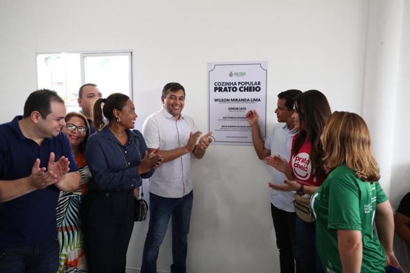 Governador Wilson Lima inaugura em Maués a nona unidade do Prato Cheio no interior do estado