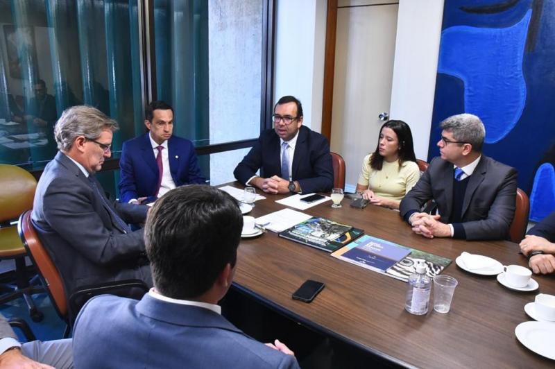 Sidney Leite convida representantes do Banco Central e da Petrobras para debater inflação e política de preços