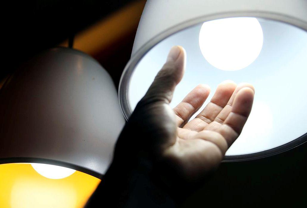 Senado aprova PL que devolve valores pagos a mais na conta de luz