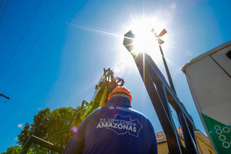 Governo do AM começa implantar iluminação pública de LED em Barreirinha