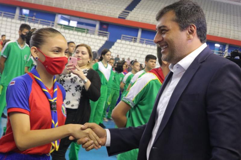 Governador Wilson Lima entrega patentes para 440 alunos do projeto ‘Escola Segura, Aluno Cidadão’