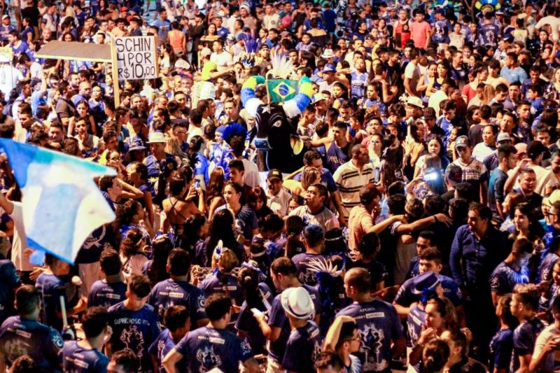 Boi Caprichoso vai azular Parintins no maior Boi de Rua da história 