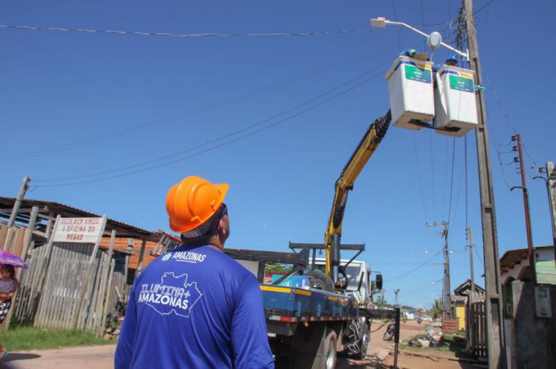 Programa Ilumina+ Amazonas está sendo concluído em Barreirinha, Tefé e Parintins