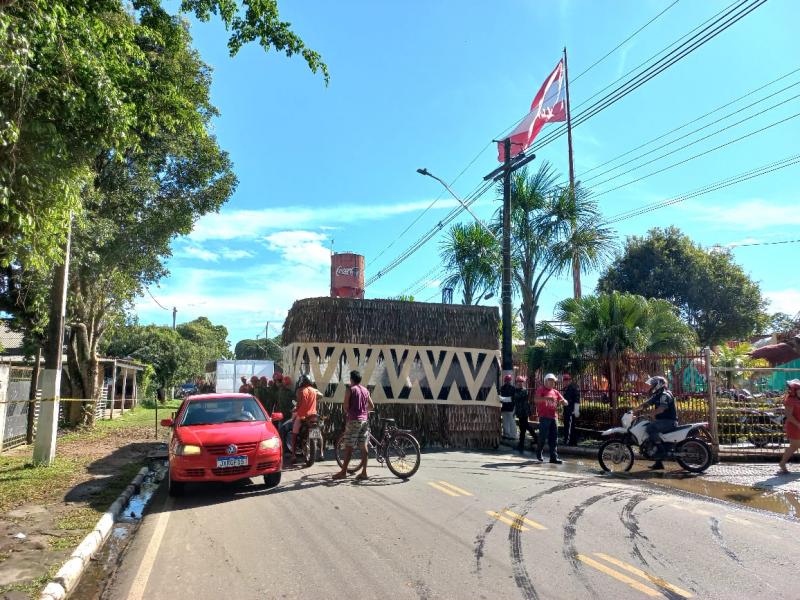 Garantido inicia translado das alegorias para concentração do Bumbódromo