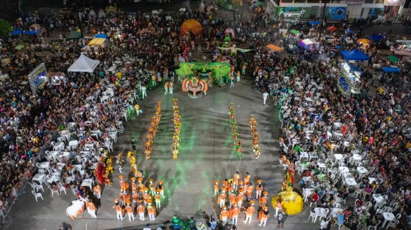 Bois Mirins protagonizam 3ª noite das Festividades Folclóricas de Parintins