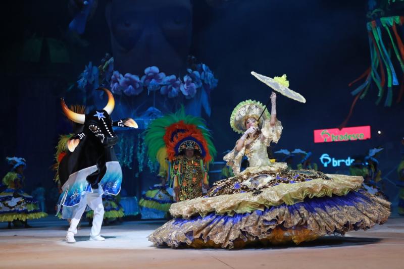 Caprichoso abre segunda noite do Festival de Parintins exaltando lutas de povos amazônidas