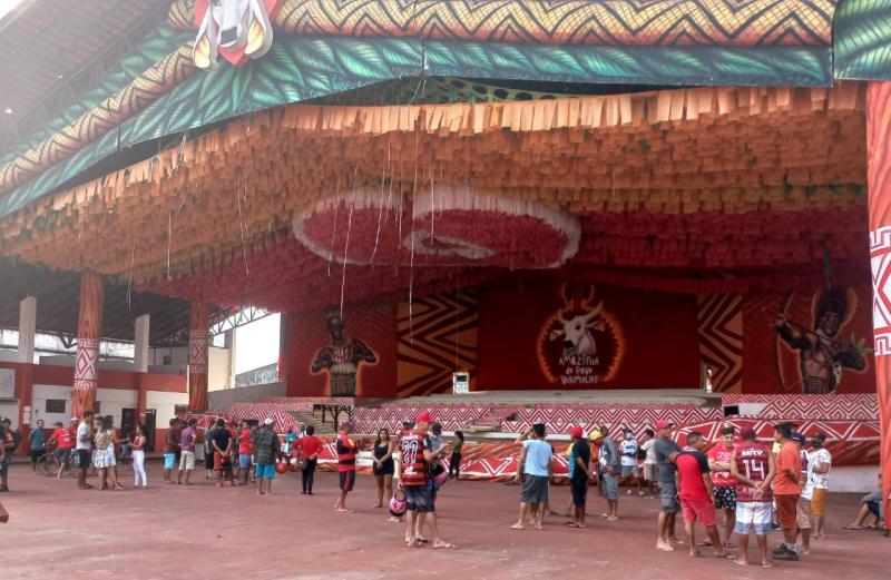 Trabalhadores invadem Cidade Garantido e vice-presidente anuncia pagamento