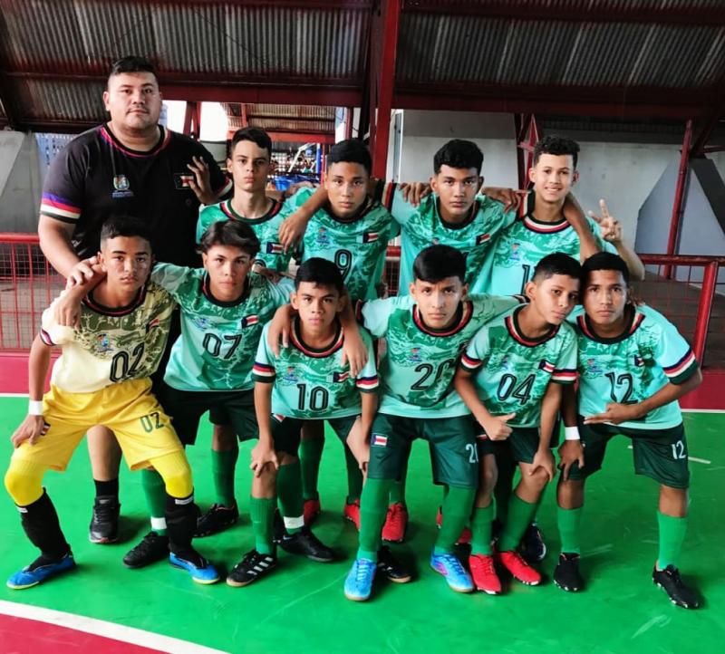 De virada, Futsal Infantil do Colégio do Carmo vence jogo de estreia no JEAs