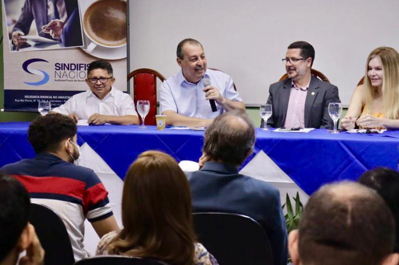 Em reunião com Sindicato de auditores fiscais, Omar Aziz assume compromisso contra desmonte da Receita Federal