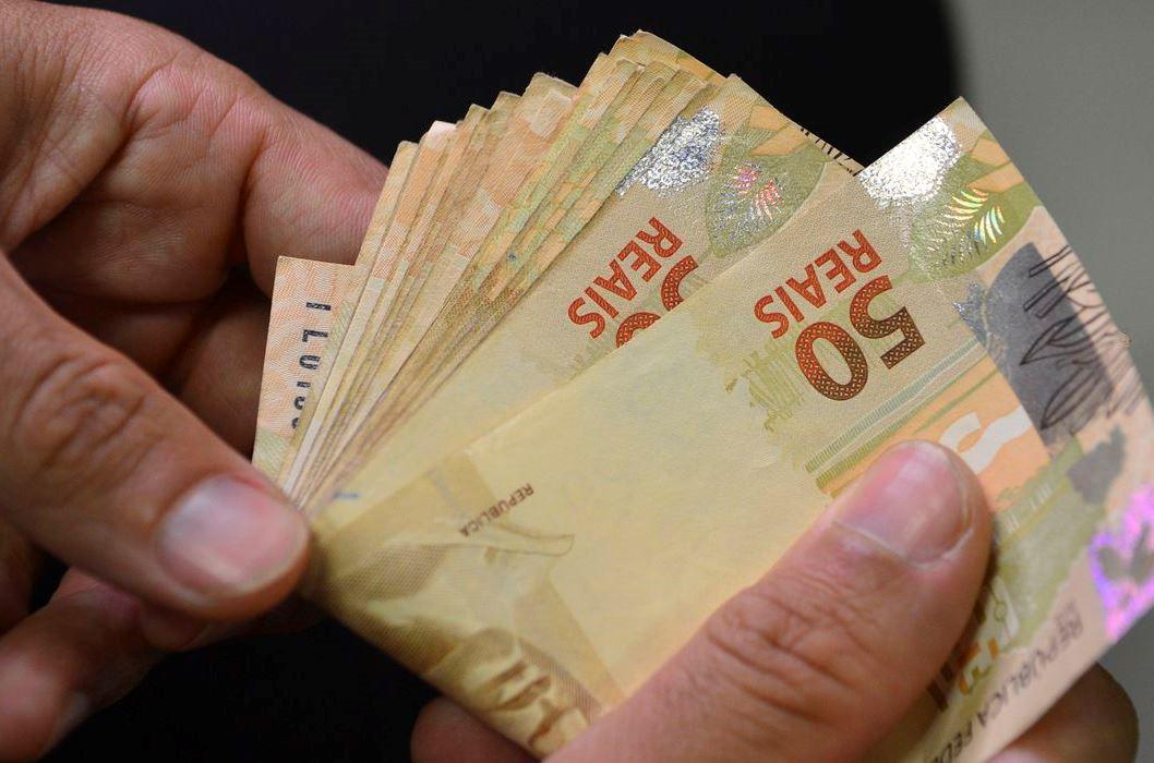 Governo antecipa calendário do Auxílio Brasil Governo antecipa calendário do Auxílio Brasil