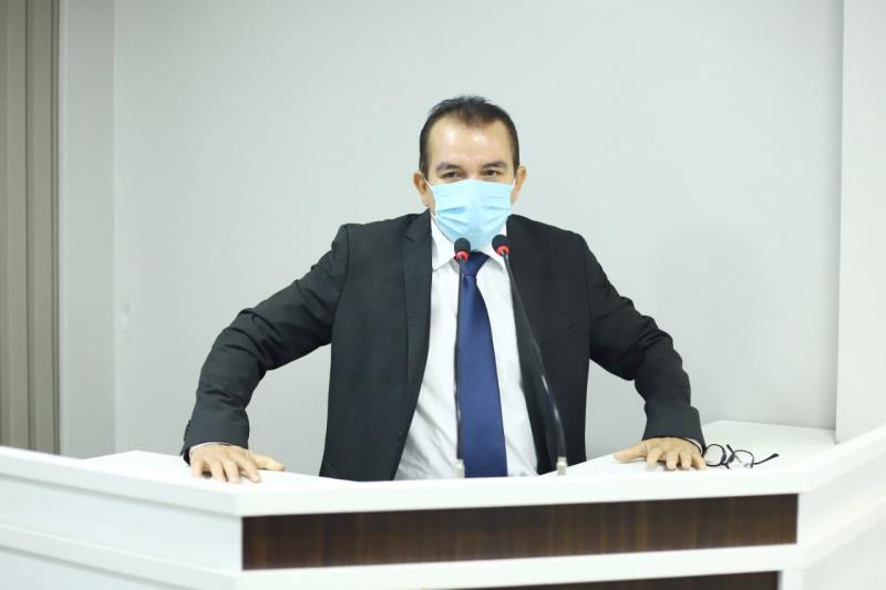 Vereador Massilon questiona legalidade na extração de madeira no Mamuru, em Parintins