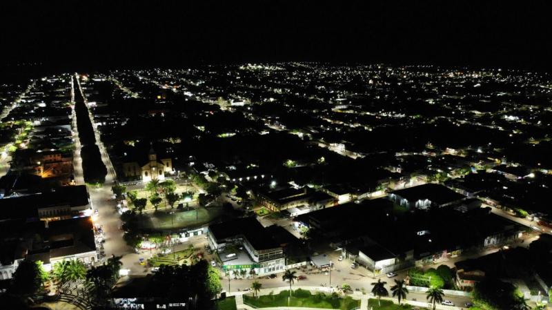 Presente em 12 municípios, iluminação de LED beneficia mais de 480 mil pessoas