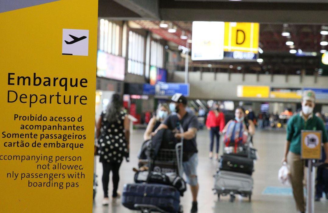 Anvisa aprova fim da obrigatoriedade de máscaras em aviões