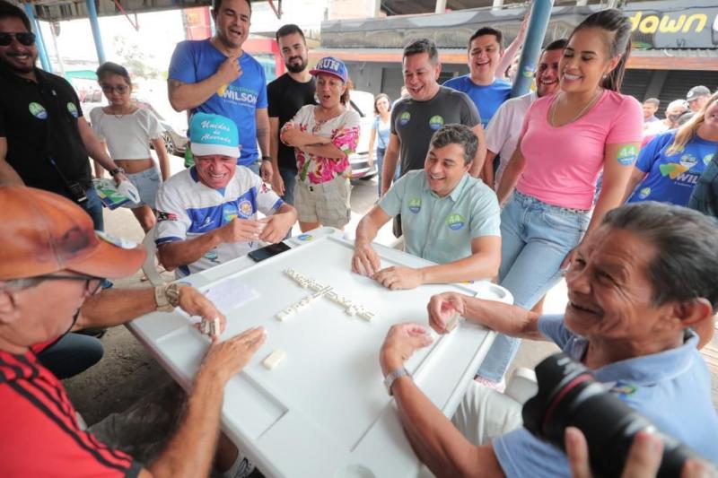 Moradores do bairro Alvorada recebem Wilson calorosamente, neste domingo