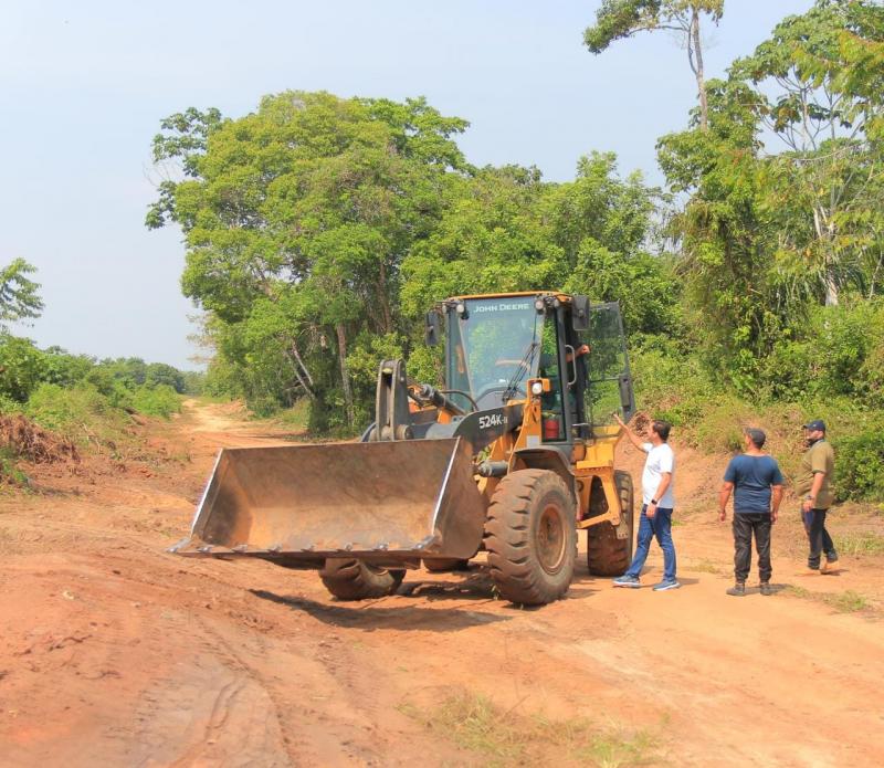 Prefeitura de Parintins executa melhorias na estrada do São Miguel do Parananema