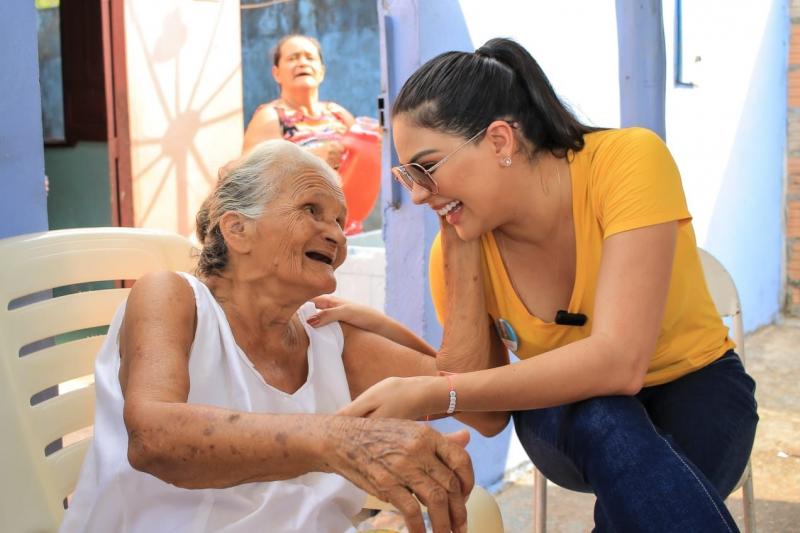 Em Nova Olinda, Mayra Dias revive pessoas de sua infância e recebe carinho de sua gente