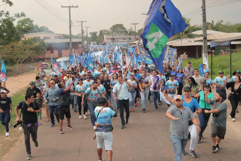 Recebido com festa em Caapiranga, Wilson presta contas de investimentos no município