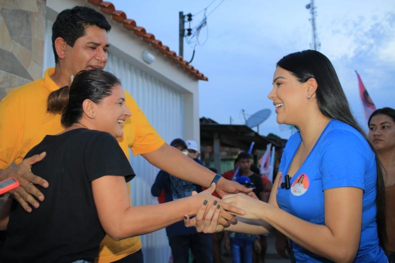 Mayra Dias realiza caminhada no Itaúna I e participa de grande reunião, em Parintins