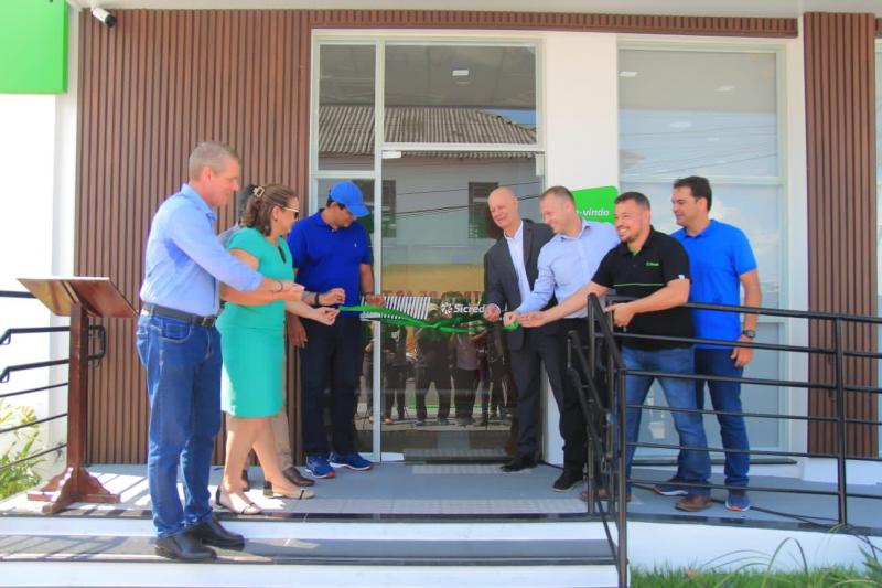 Bi Garcia reafirma compromisso com desenvolvimento econômico de Parintins, com a inauguração da Sicredi