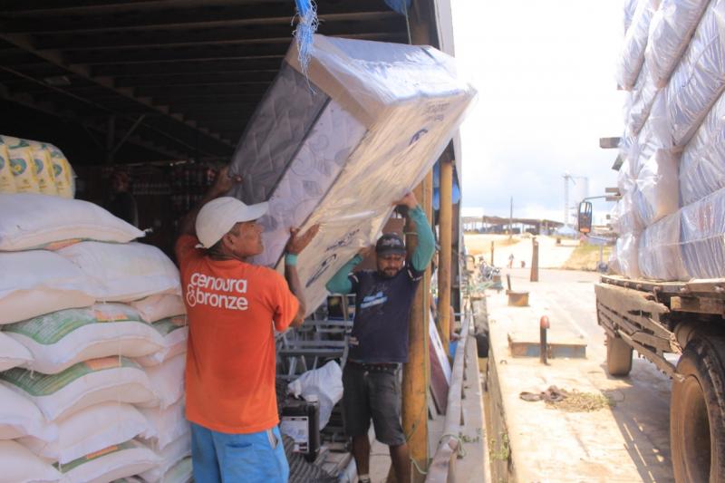 Parintins começa a receber materiais de ajuda humanitária a família atingidas por tempestade