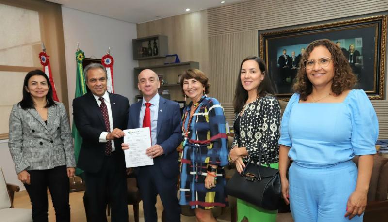 TCE-AM recebe da Atricon declaração de garantia qualidade das ações da Corte de Contas