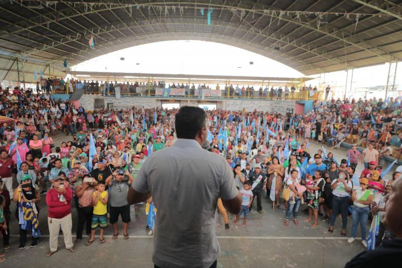 Em Santo Antônio do Içá, moradores agradecem Wilson por investimentos na educação
