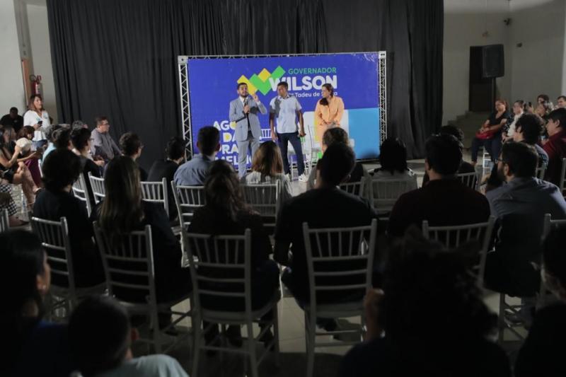 Wilson anuncia Hospital Universitário e novos polos da UEA no interior, ao apresentar plano a servidores e alunos