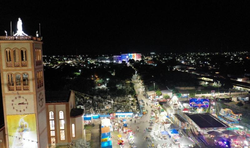 Iluminação de LED dá novo visual às cidades turísticas