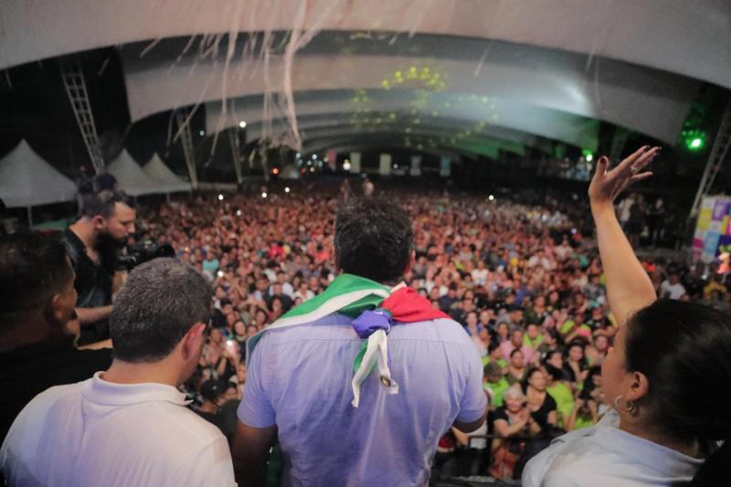 Povo deu recado firme sobre o que quer para os próximos quatro anos, diz Wilson em comício com 10 mil apoiadores