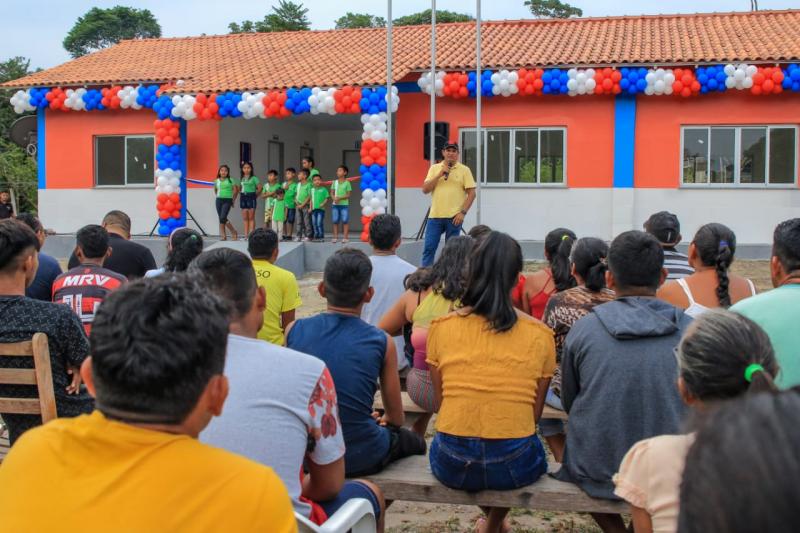 Maratona do aniversário de Parintins começa com entrega de escola e programa Água no Jirau na Colônia Soares