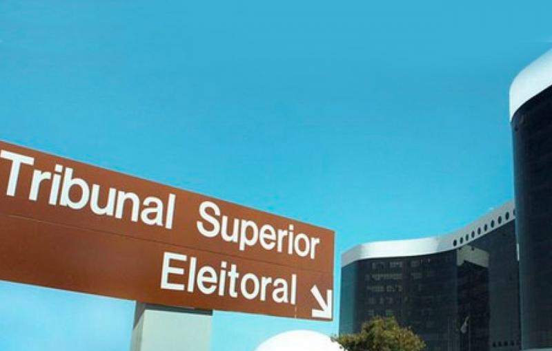 TSE determina suspensão imediata de propaganda de Bolsonaro que questiona a inocência de Lula