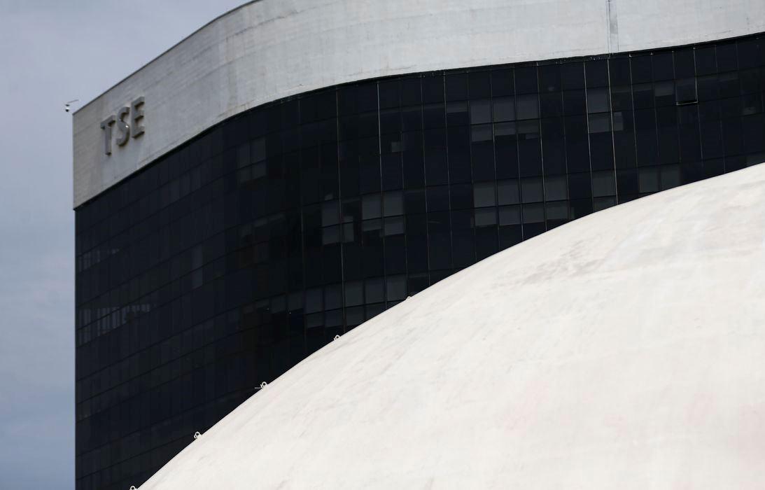 TSE manda apagar post que liga candidato Lula a casos de corrupção