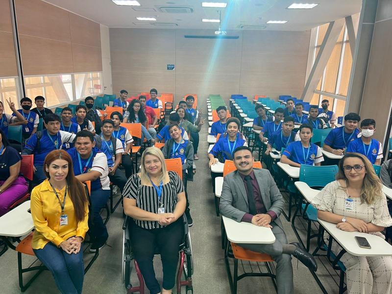 Em ação preventiva no TCE-AM, juiz do TRT palestra sobre assédio e discriminação