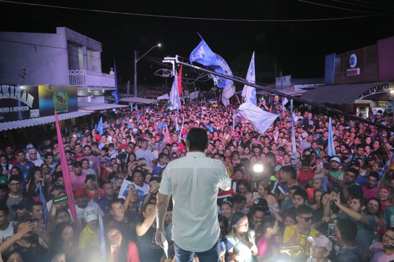 Ao reunir 8 mil pessoas em Parintins, Wilson encerra campanha no interior do estado