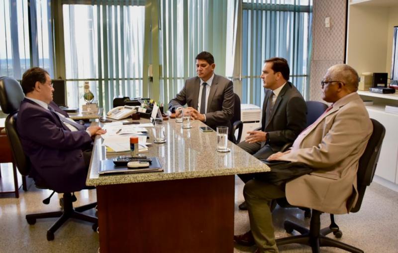 Em Brasília, prefeito Bi Garcia articula emendas parlamentares e liberação de investimentos para Parintins em 2023