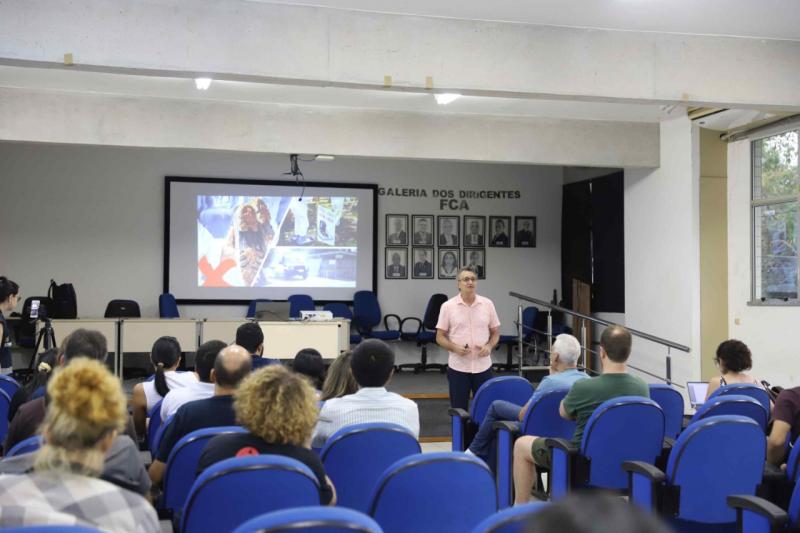 Com apoio da Adaf, Mapa realiza palestra para universitários e pós-graduandos da Ufam