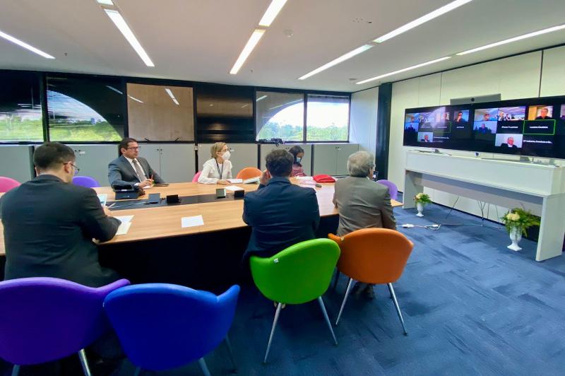 Marcelo Ramos denuncia grave desindustrialização e desmonte orçamentário do setor no país  